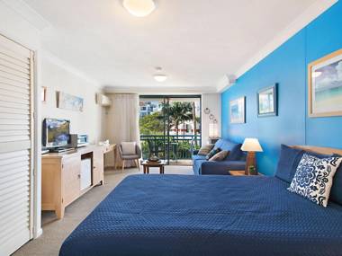 Calypso Plaza Resort Unit 215 Beachfront Studio Apartment