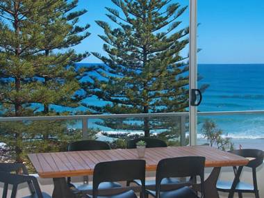 Rainbow Pacific Unit 20 - Beachfront unit Rainbow Bay Coolangatta Southern Gold Coast