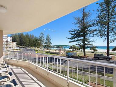 Rainbow Place unit 5 - Beachfront apartment in Rainbow Bay Coolangatta Southern Gold Coast