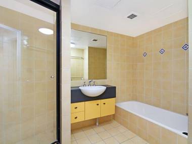 Rainbow Place unit 5 - Beachfront apartment in Rainbow Bay Coolangatta Southern Gold Coast