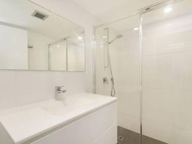 Kooringal unit 20 - Right on the beachfront in a central location Coolangatta