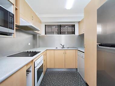 Cobden Court Unit 2 - Airconditioned unit in a beachside position Rainbow Bay
