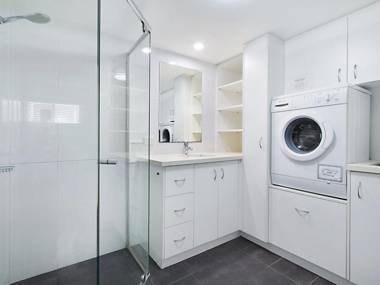 Cobden Court Unit 2 - Airconditioned unit in a beachside position Rainbow Bay