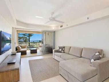Kingston Court unit 3 - Beachfront unit easy walk to clubs cafes and restaurants