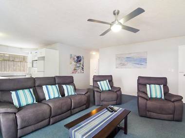 Skyline Unit 12 - Central location overlooking Coolangatta