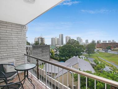 Skyline Unit 12 - Central location overlooking Coolangatta