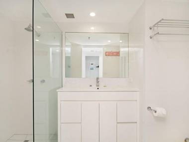 Ocean Plaza Unit 1469 - Right on Coolangatta beachfront