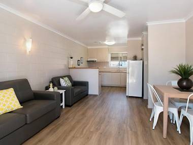 Mavic Court Unit 4 - Walk to Rainbow Bay Beach Coolangatta and Tweed Heads