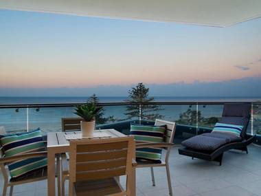 ICONIC UNIT 704 - LUXURY BEACHFRONT APARTMENT WITH Wi-Fi ON KIRRA BEACH IN COOLANGATTA