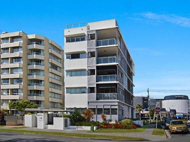 Sands On Greenmount Unit 4 - Beachfront location with ocean views