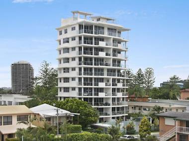 Eden Apartments Unit 502 - Luxury 2 bedroom apartment close to the beach