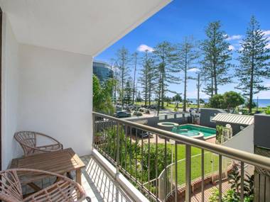 Aries Unit 5 - Beachfront Central Coolangatta