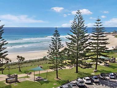 Rainbow Pacific Unit 15 - Great value 2 bedroom beachfront unit in Rainbow Bay Coolangatta