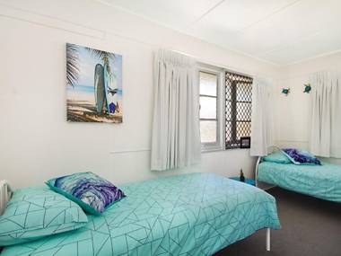 Tondio Terrace Flat 2 - Neat and tidy budget accommodation easy walk to the beach