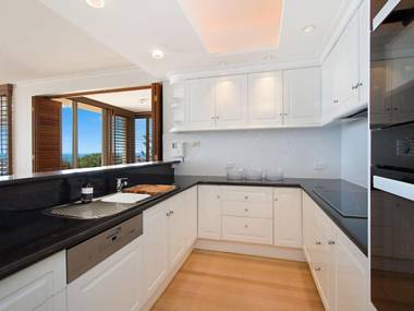 Orion Unit 7 - Luxury Apartment overlooking Snapper Rocks