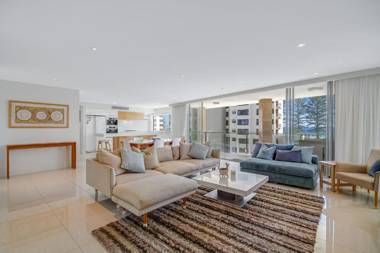 Maili 6 Luxury sky home apartment in Rainbow Bay Coolangatta Wi-Fi Included