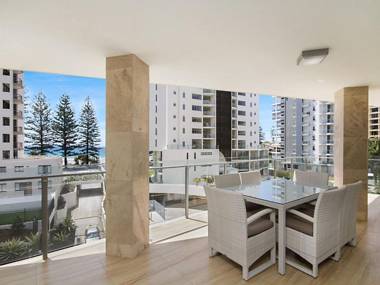 Maili 6 Luxury sky home apartment in Rainbow Bay Coolangatta Wi-Fi Included