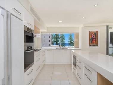 Maili 6 Luxury sky home apartment in Rainbow Bay Coolangatta Wi-Fi Included