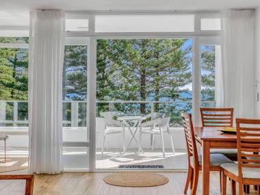 Rainbow Pacific Unit 9 - Right on the beach in Rainbow Bay Coolangatta Gold Coast