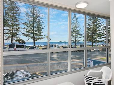 Rainbow Pacific Unit 2 - Right on the beach in Rainbow Bay Coolangatta Gold Coast