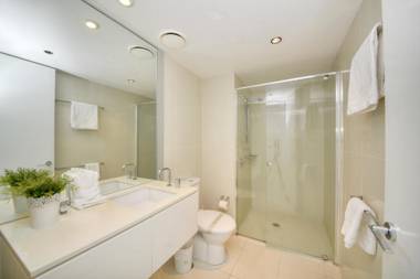 Deluxe Private Apartment in Surfers Paradise