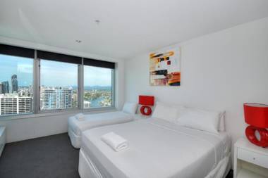 Deluxe Private Apartment in Surfers Paradise