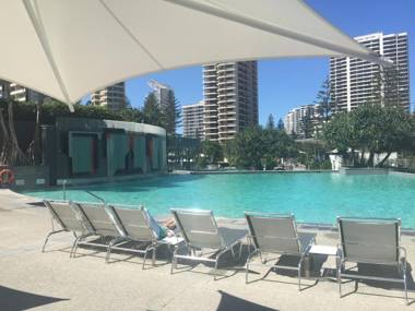 Upmarket Resorts At Beach - Private Apartment in Iconic Resort