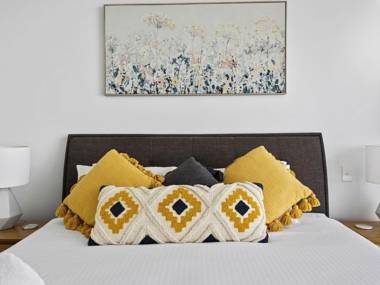 Circle on Cavill 37th Floor Ocean and River Views