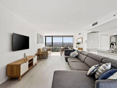 Circle on Cavill 37th Floor Ocean and River Views