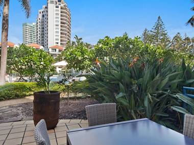 Calypso Plaza Resort Unit 141 Studio style apartment - Beachfront Coolangatta