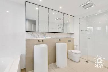 Oracle - 3 & 4 Bedroom Apartments- Q Stay