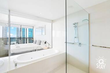 Circle on Cavill - QStay