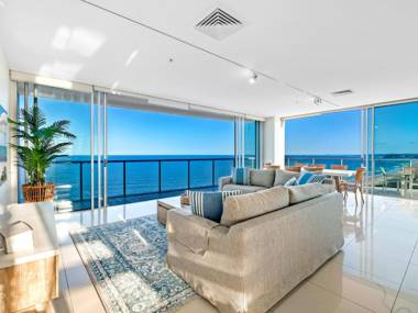 Air on Broadbeach 2 Level Private Apartment