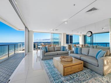 Air on Broadbeach 2 Level Private Apartment