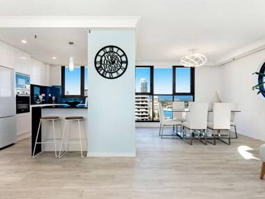 Acapulco 2 Bedroom Ocean View Surfers Paradise