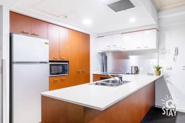2 Bedroom 1 Bathroom Apartment - Centre of Surfers Paradise