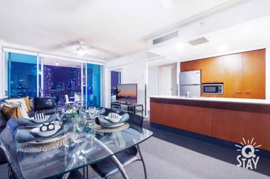 2 Bedroom 1 Bathroom Apartment - Centre of Surfers Paradise