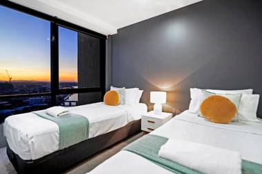 Circle on Cavill - 2 Bedroom Hinterland Apartments in the Heart of Surfers Paradise
