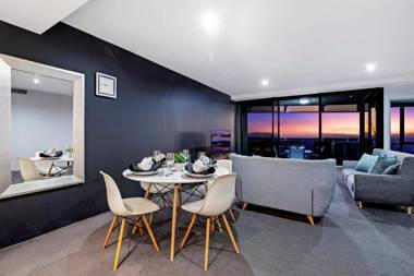 Circle on Cavill - 2 Bedroom Hinterland Apartments in the Heart of Surfers Paradise