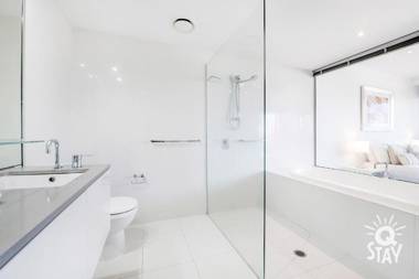 Circle on Cavill 1 Bedroom Ocean Family Apartment Surfers Paradise