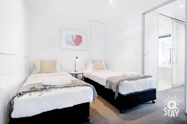 Circle on Cavill 1 Bedroom Ocean Family Apartment Surfers Paradise