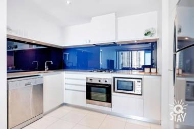 Circle on Cavill 1 Bedroom Ocean Family Apartment Surfers Paradise