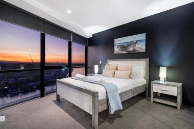 Circle on Cavill Surfers Paradise– 2 Bedroom Ocean View Family - KIDS STAY FREE