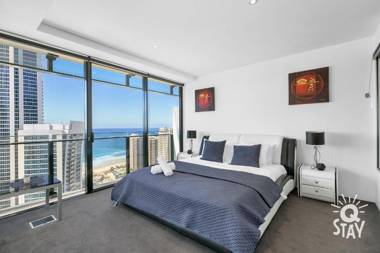Circle on Cavill – 1 Bedroom + Study Ocean - 7 Night Special!