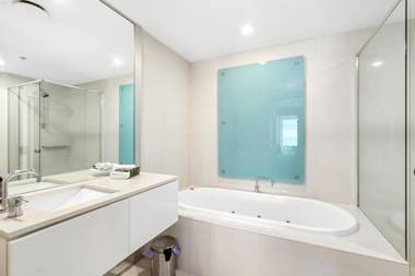 Q1 Amazing Ocean Views 22nd Level Heated Pools Sauna Gym Cinema