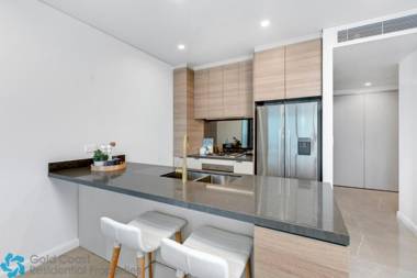 Ocean Surfers Paradise - GCLR