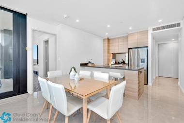 Ocean Surfers Paradise - GCLR