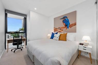 Light Filled Luxury Residence 2 Bed 2 Bath Apt Next to Casino Broadbeach