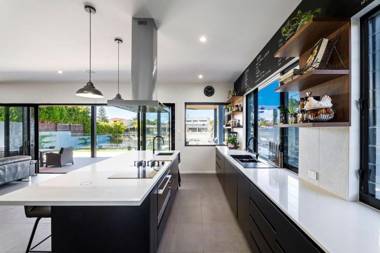 Luxury Family Friendly Home in Surfers Paradise