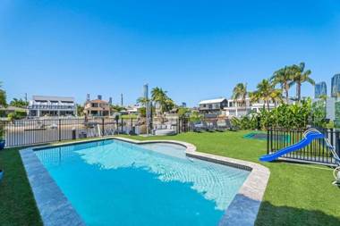 Luxury Family Friendly Home in Surfers Paradise